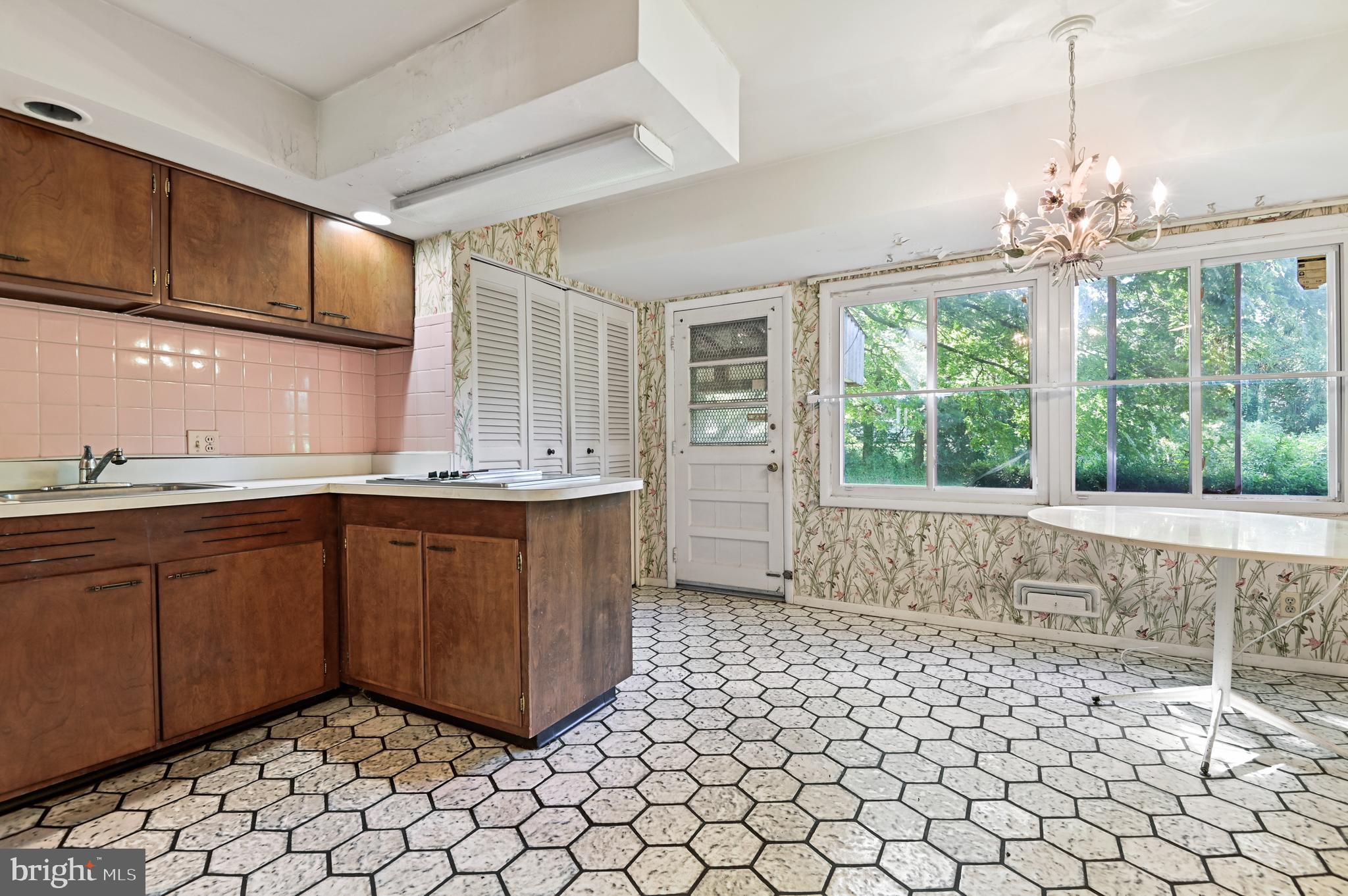 DUMBARTON HEIGHTS - Residential