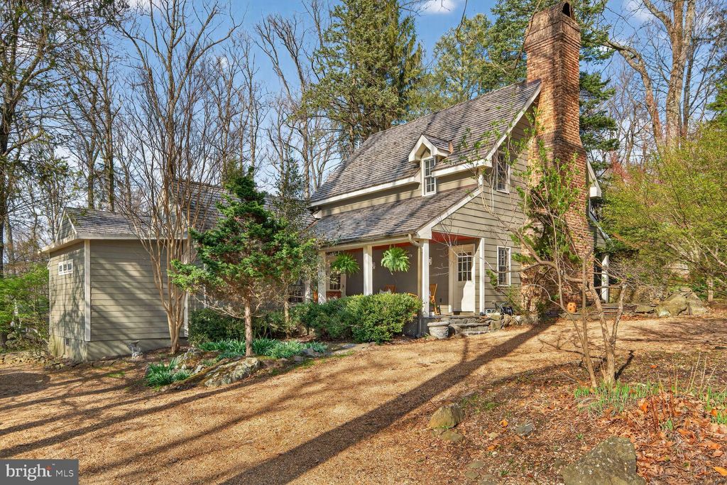 Photo of 17641 Raven Rocks Road, BLUEMONT, VA 20135 (MLS # VACL2006630)