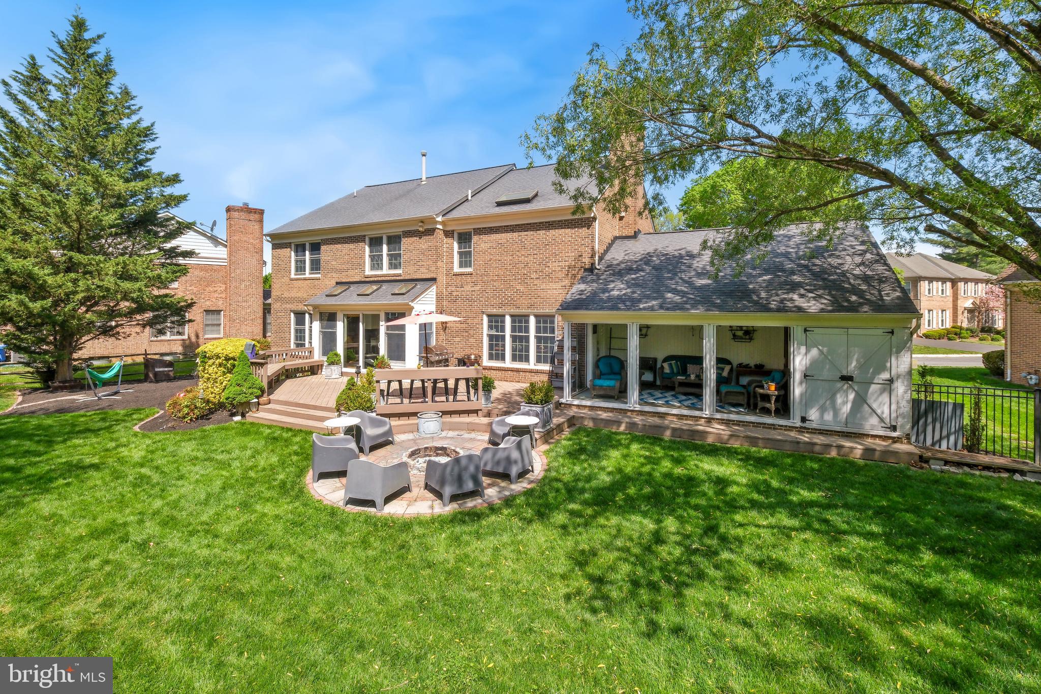 9512 FOX HOLLOW DRIVE