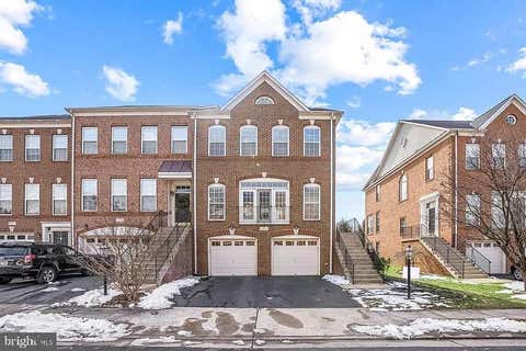 Townhouse For Rent - 24689 Siltstone Square<br/> ALDIE, VA 20105