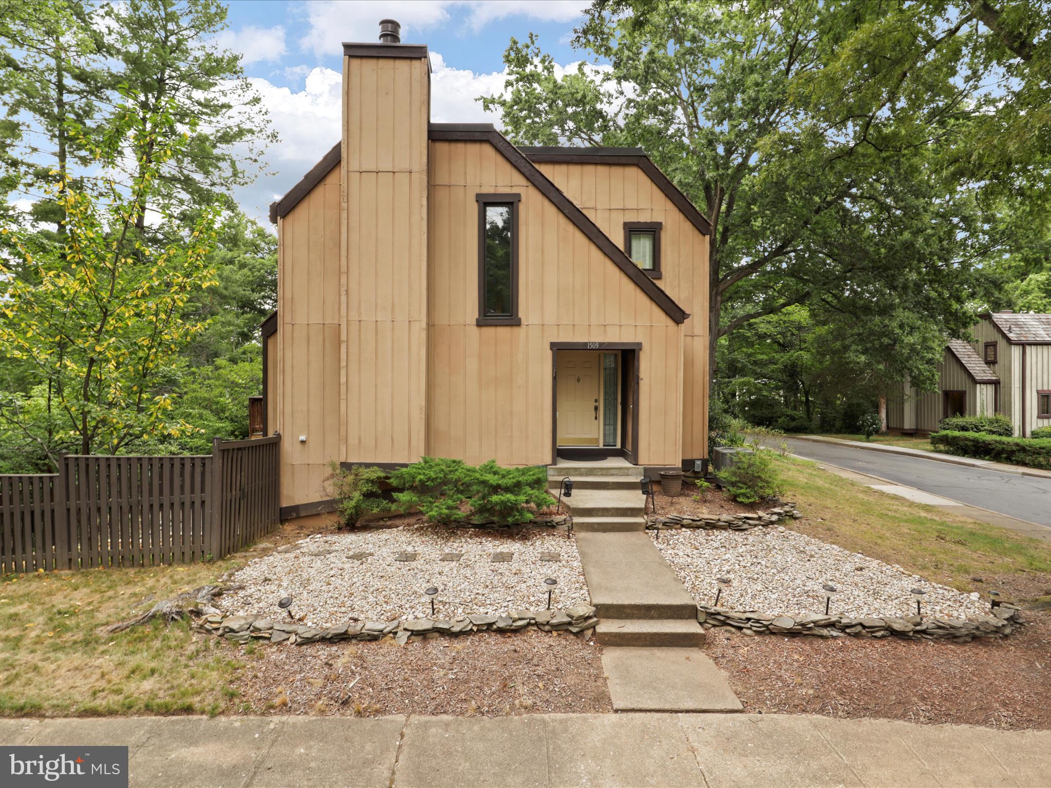 RESTON - Residential Lease