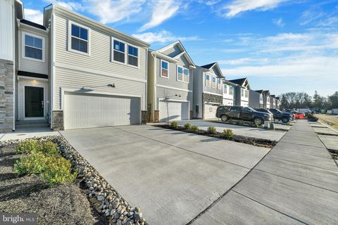 Townhouse For Sale - 585 W North Street<br/> SMYRNA, DE 19977