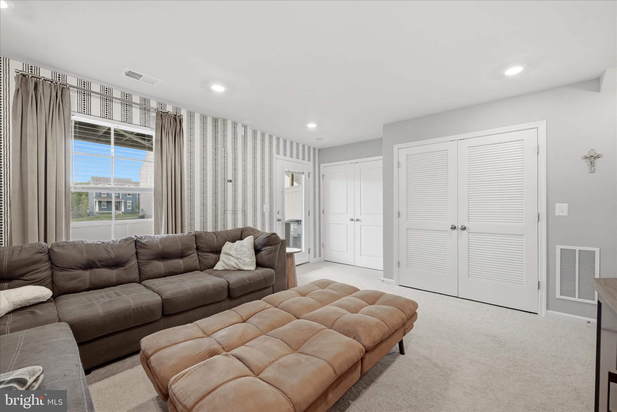 SENSENY VILLAGE - Residential