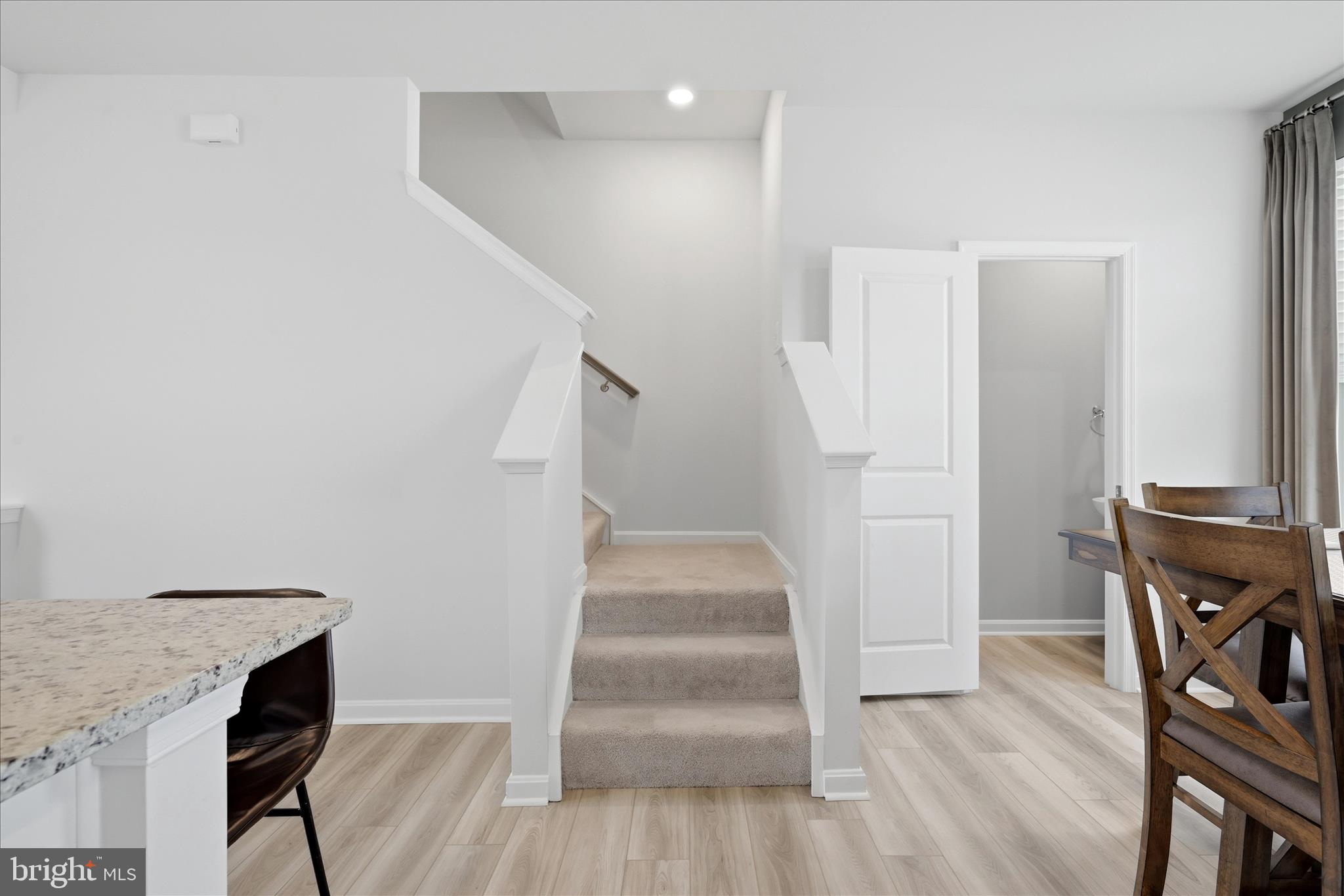 SENSENY VILLAGE - Residential