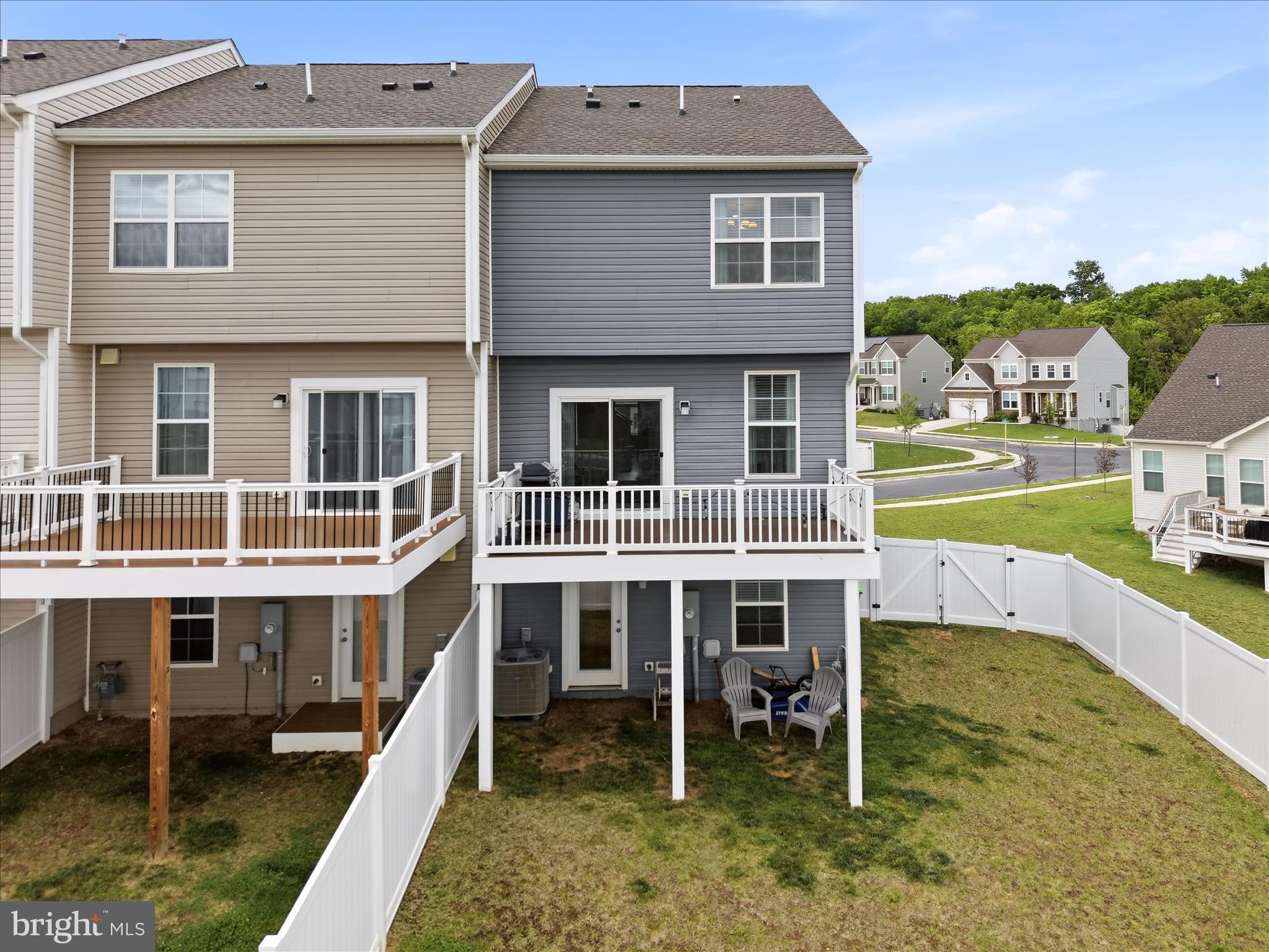 SENSENY VILLAGE - Residential