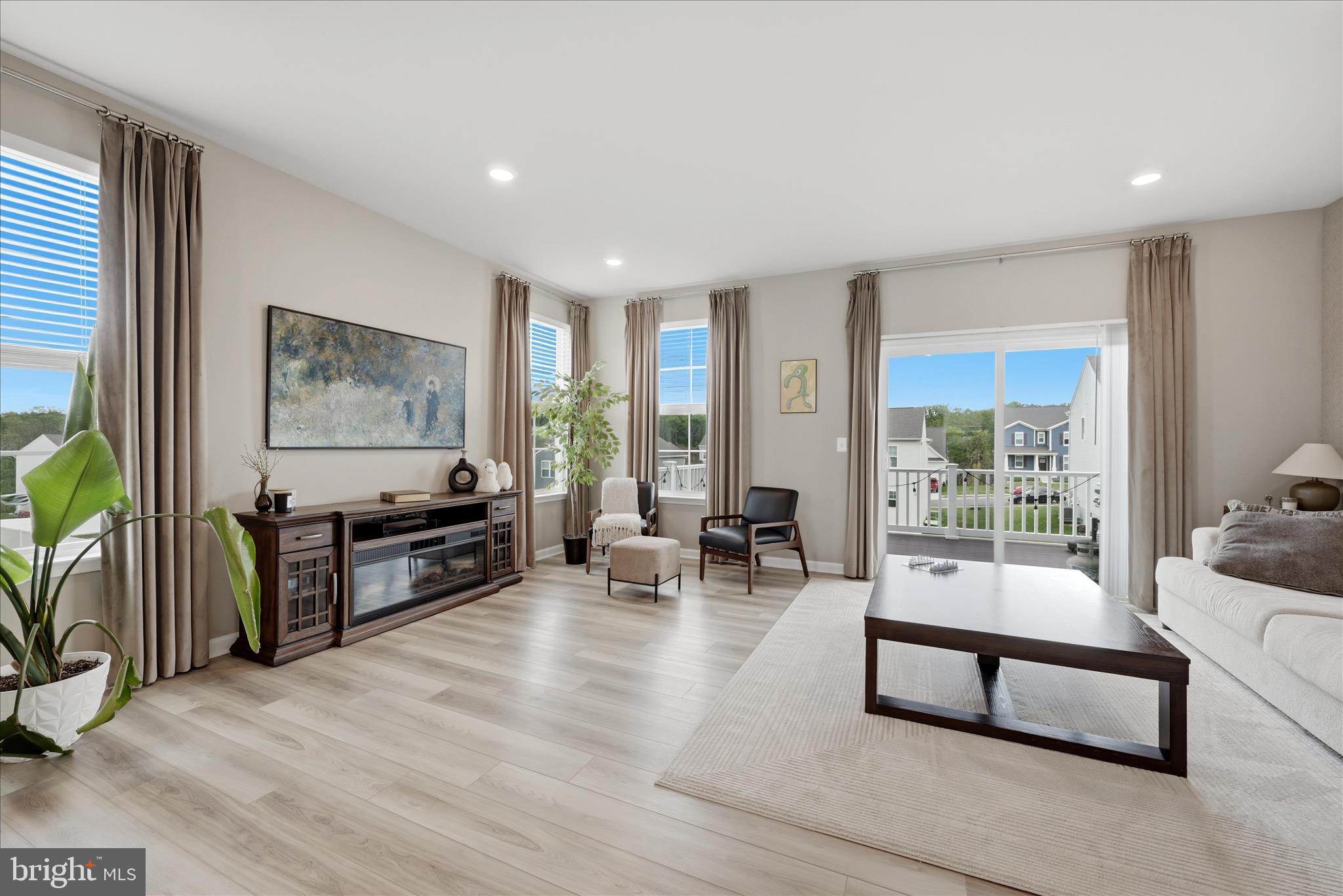 SENSENY VILLAGE - Residential