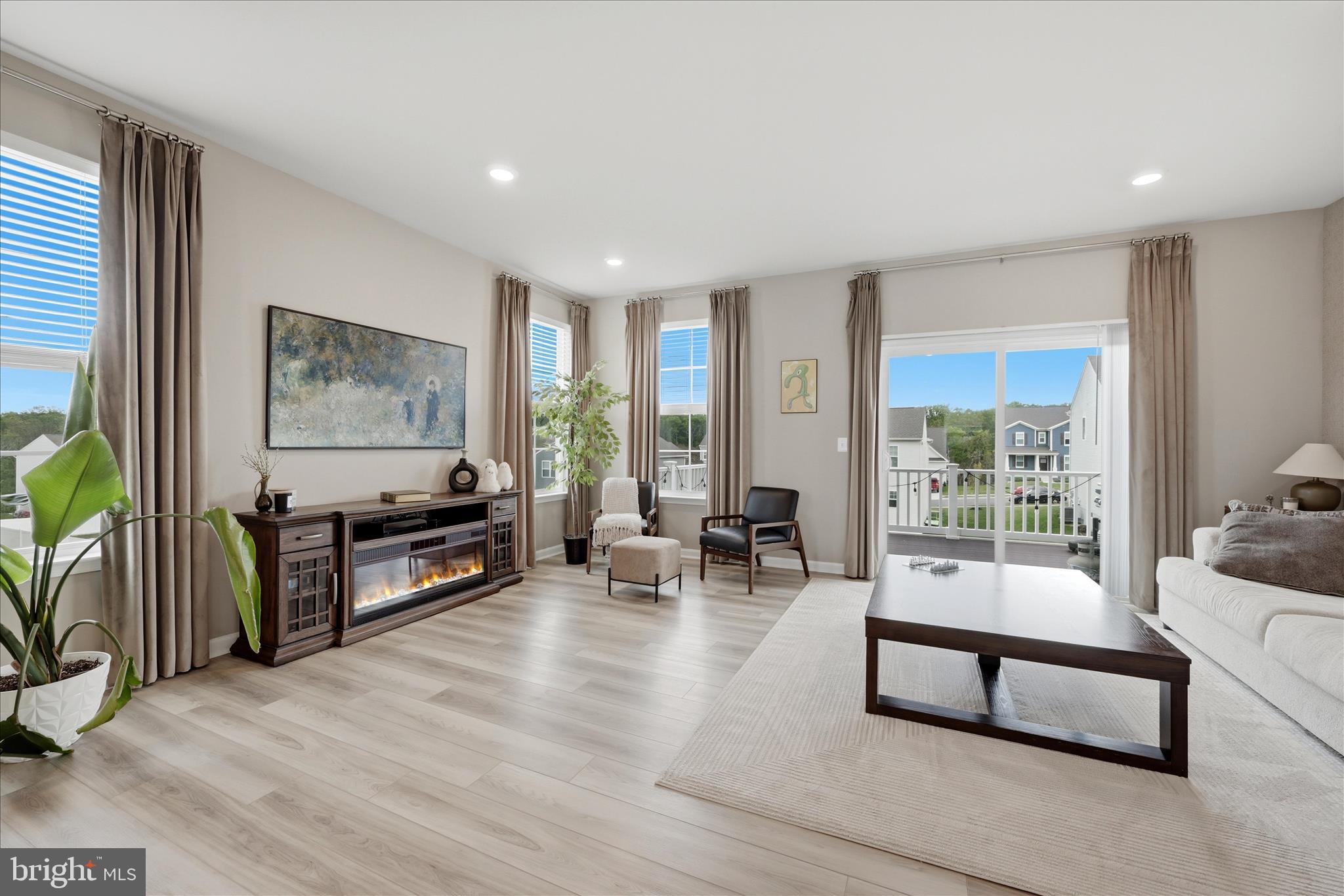 SENSENY VILLAGE - Residential