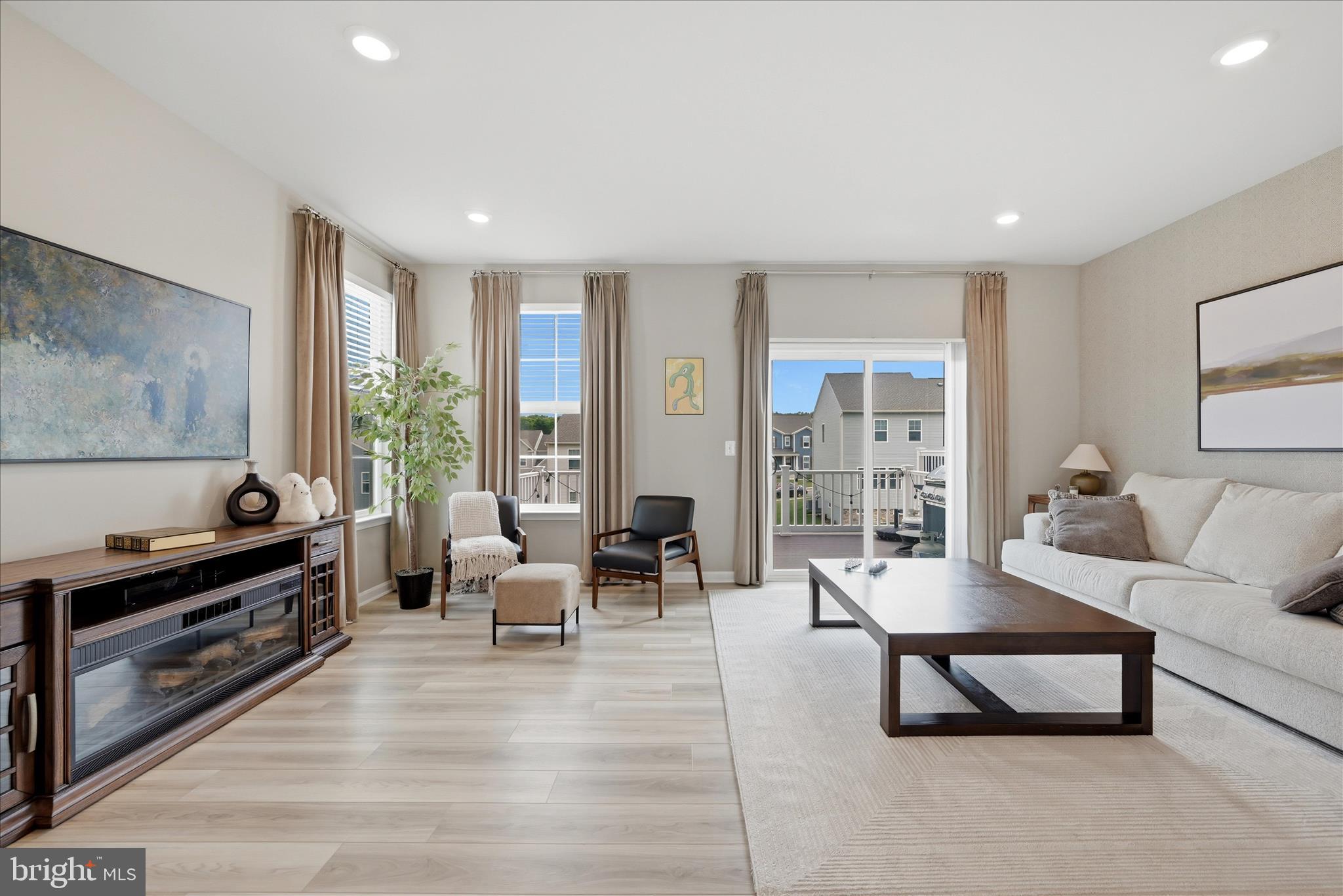 SENSENY VILLAGE - Residential