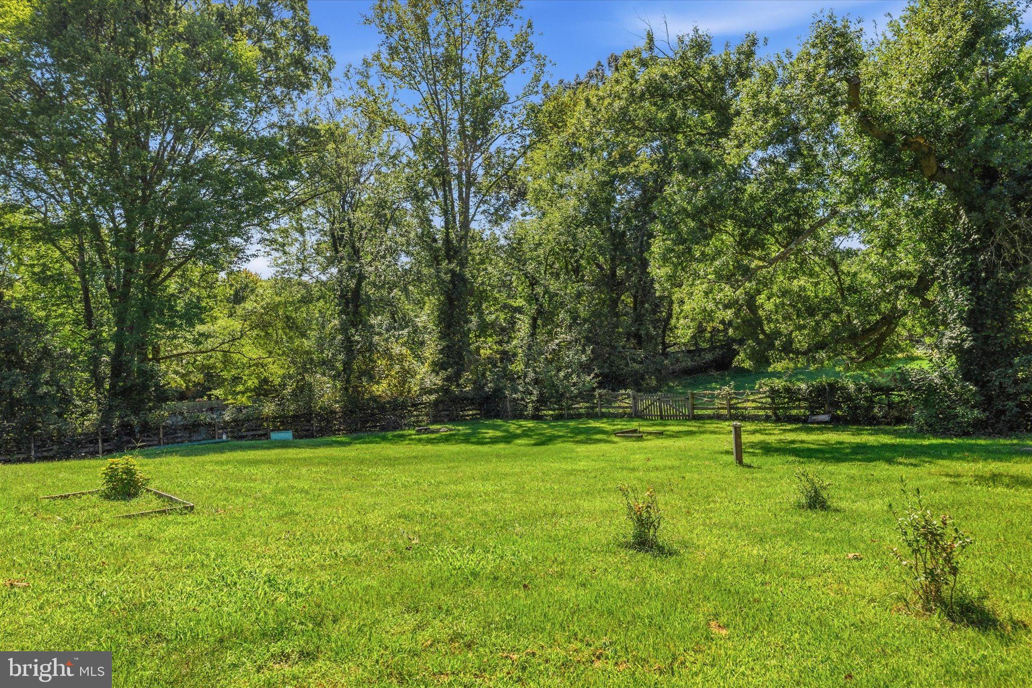 8513 OAKVIEW DRIVE