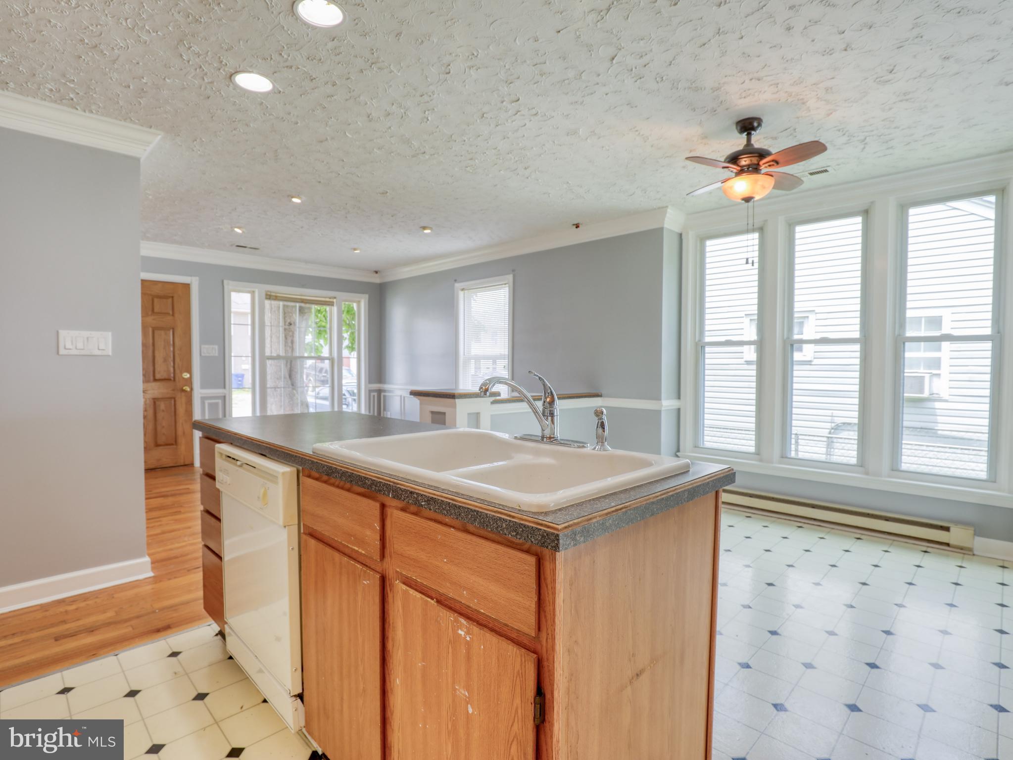 ROYAL VILLAGE - Residential