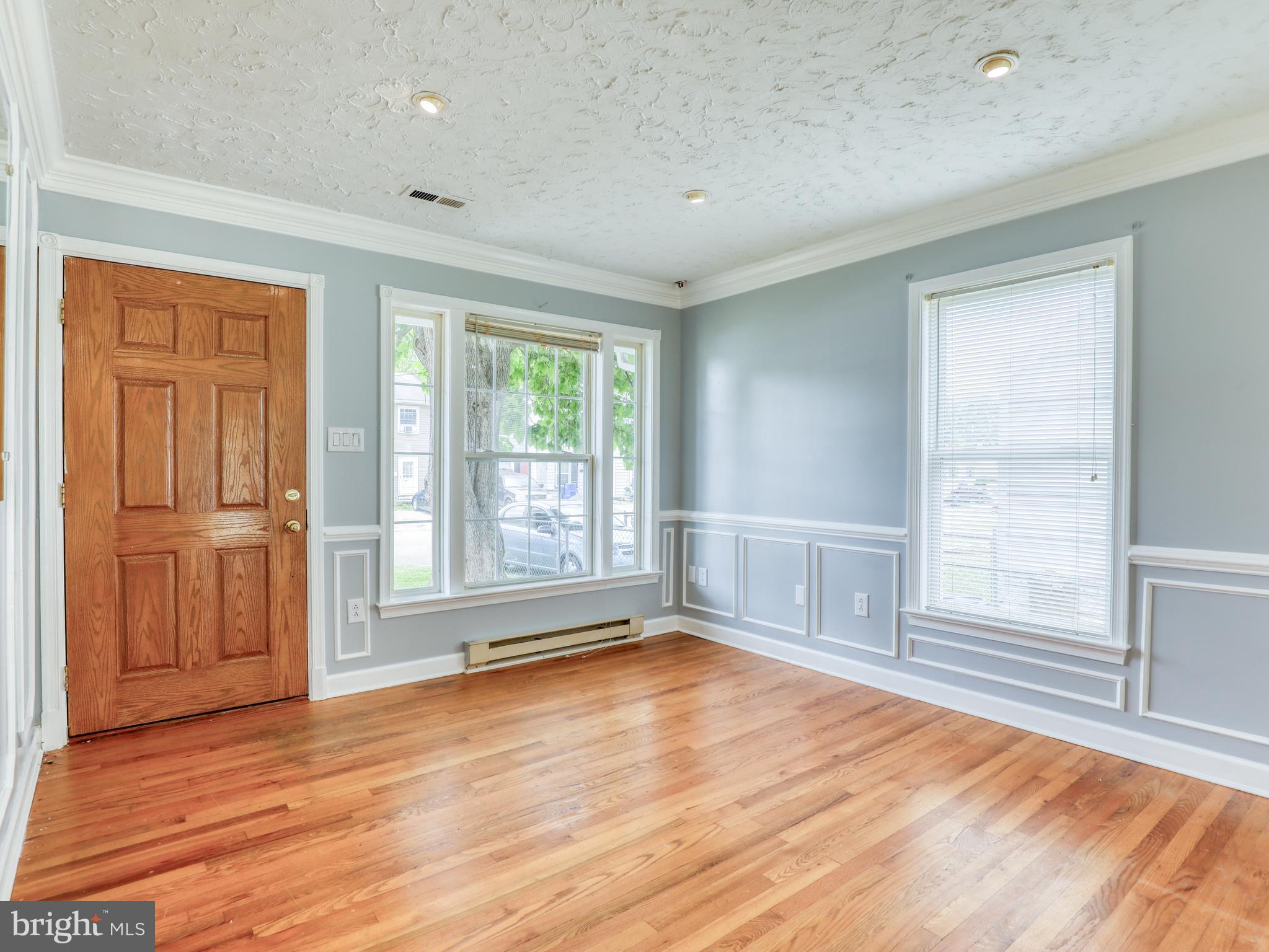 ROYAL VILLAGE - Residential