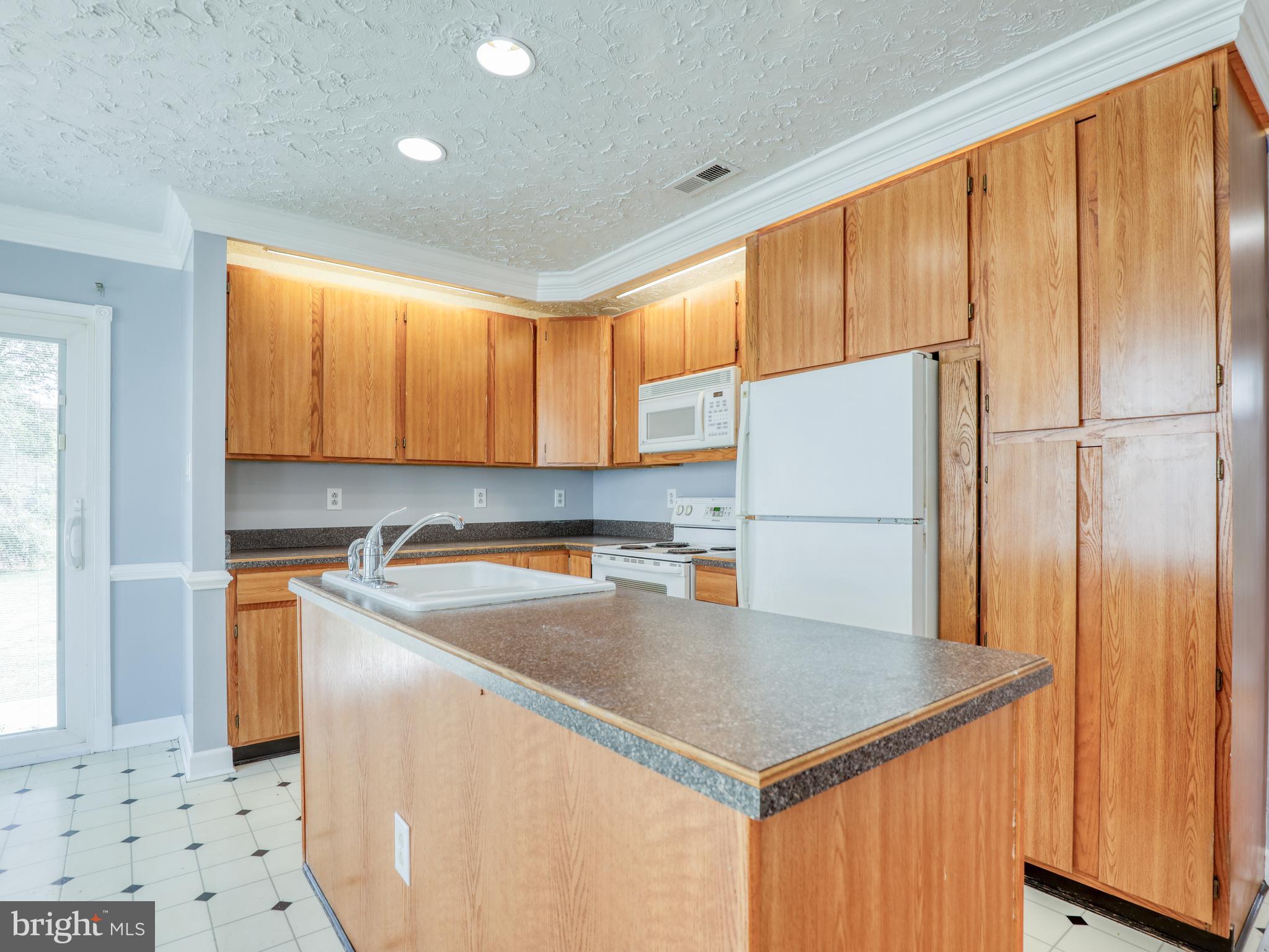 ROYAL VILLAGE - Residential