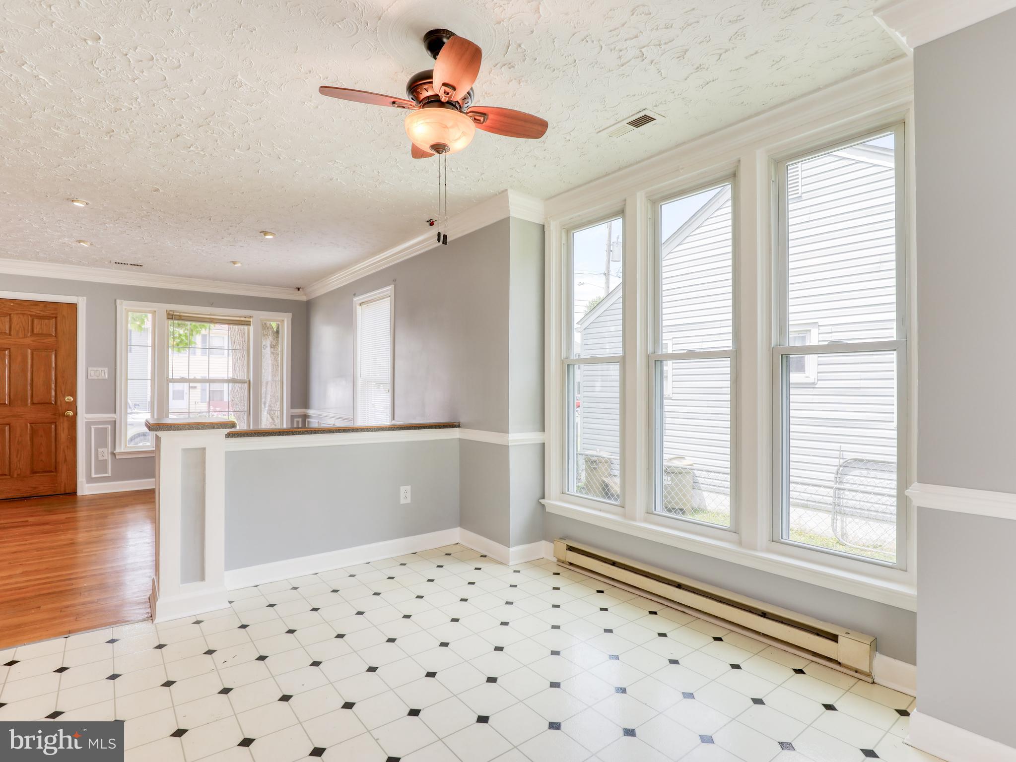 ROYAL VILLAGE - Residential