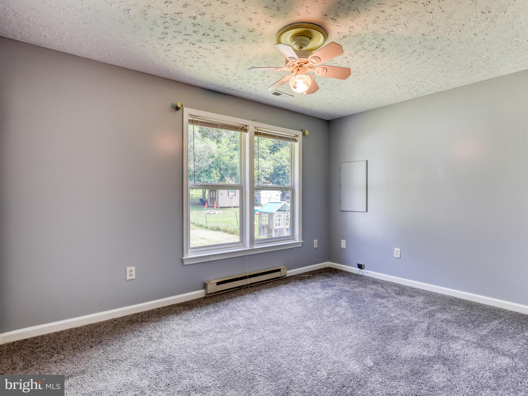 ROYAL VILLAGE - Residential