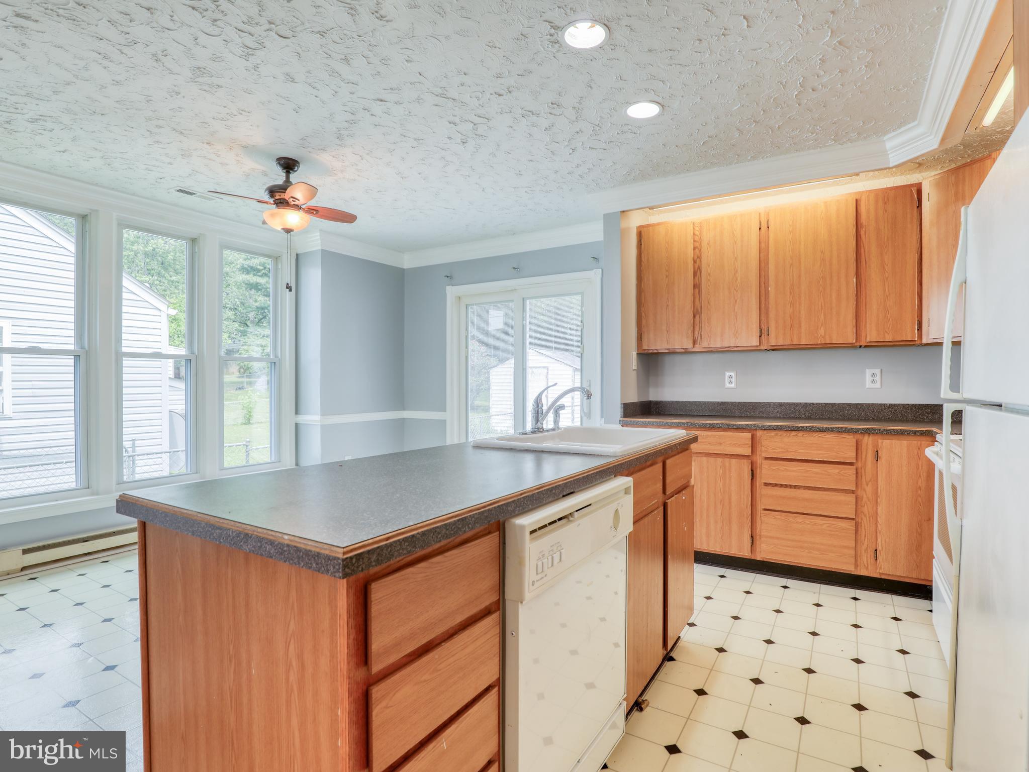 ROYAL VILLAGE - Residential