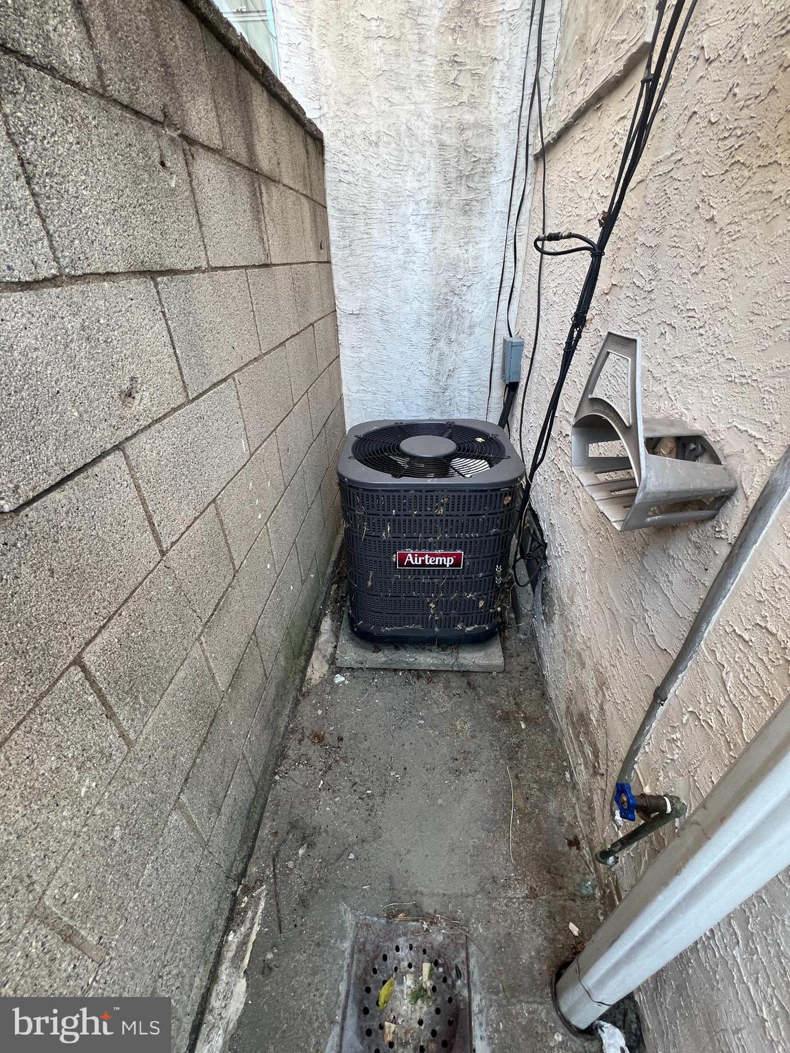 LOWER MOYAMENSING - Residential Lease