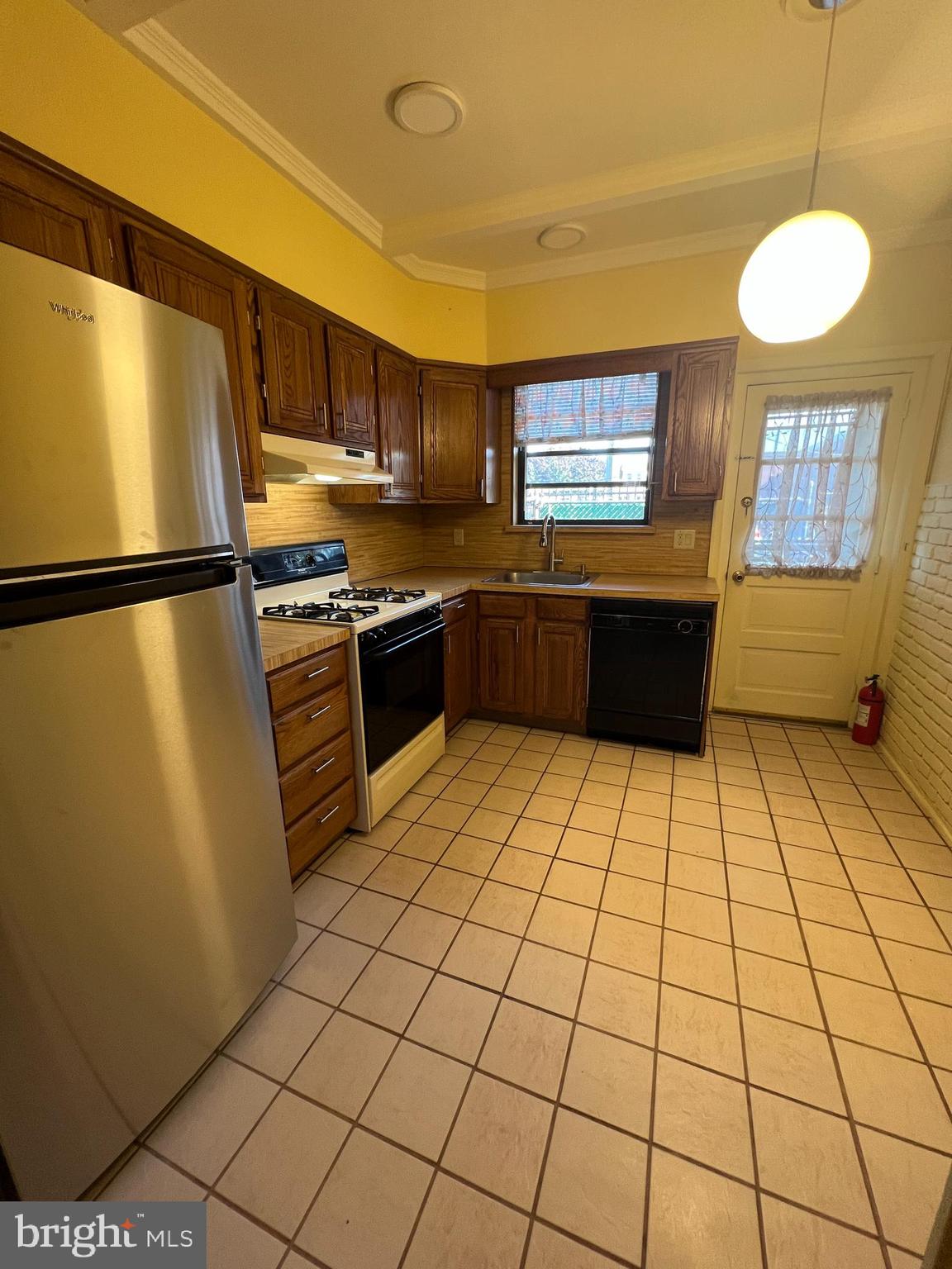 LOWER MOYAMENSING - Residential Lease