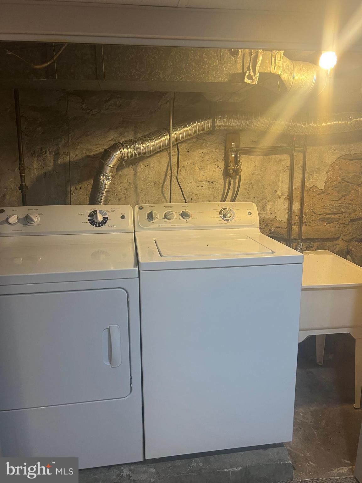 LOWER MOYAMENSING - Residential Lease