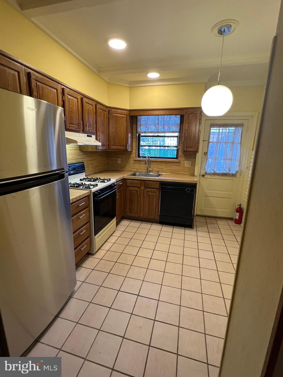 LOWER MOYAMENSING - Residential Lease