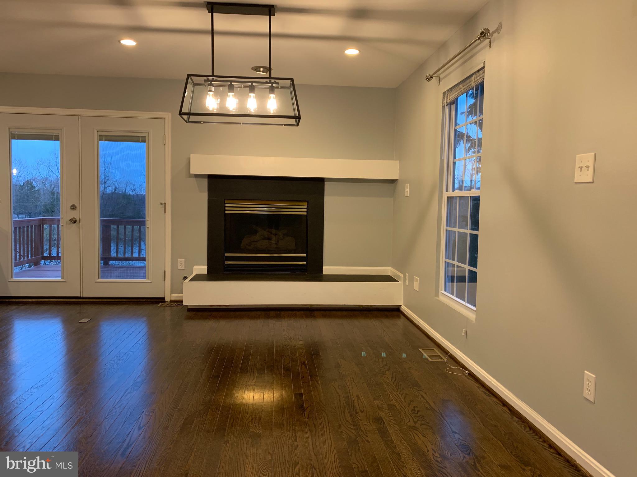 FAIR LAKES - Residential