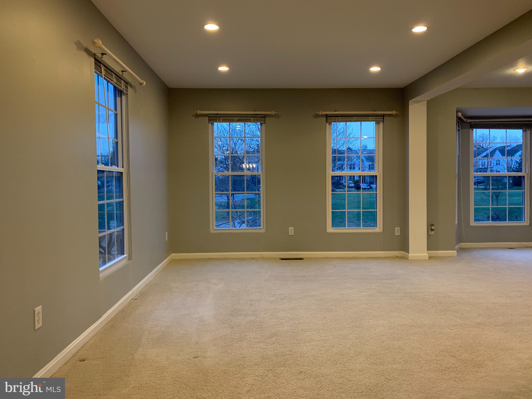 FAIR LAKES - Residential