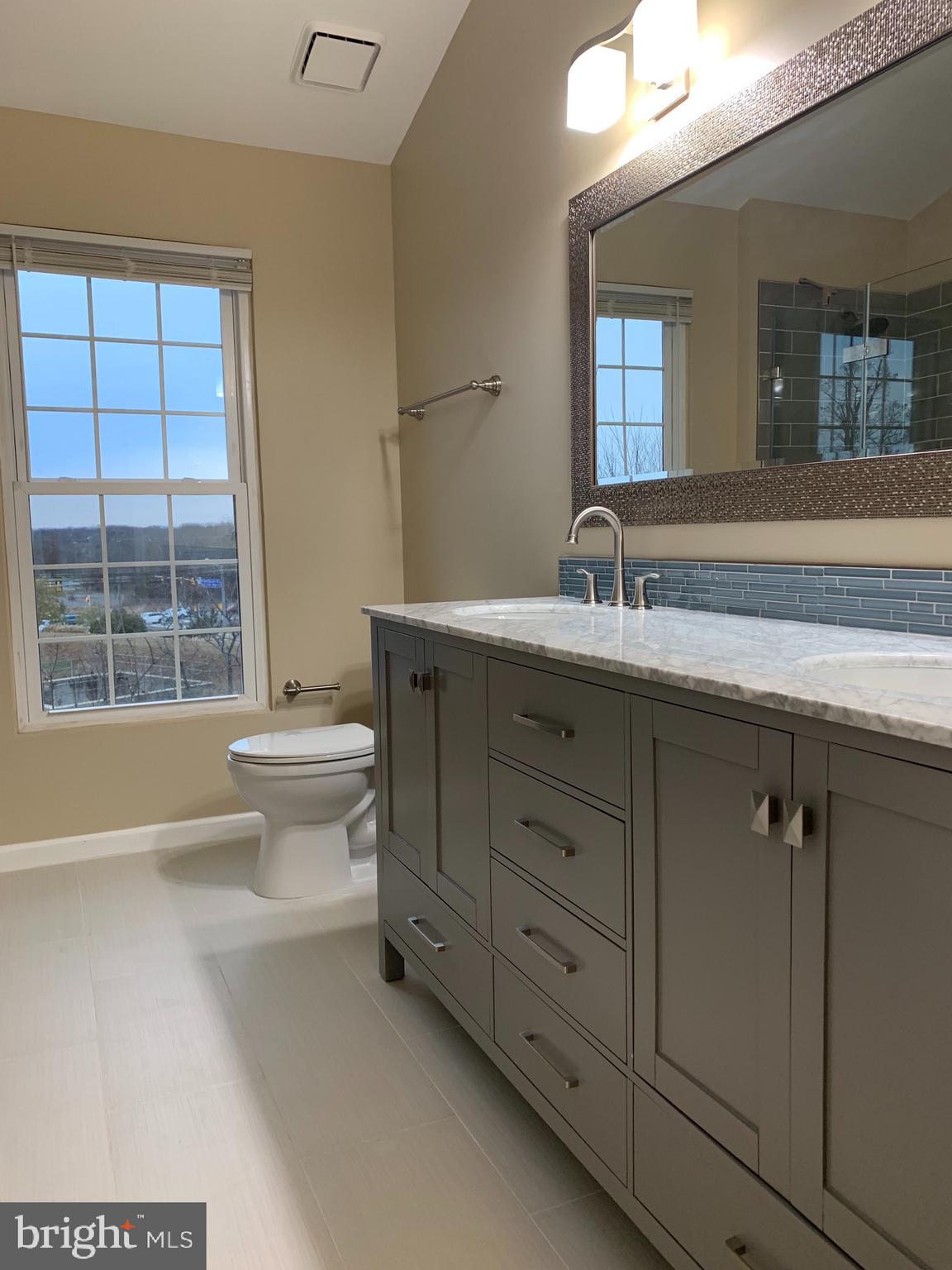 FAIR LAKES - Residential