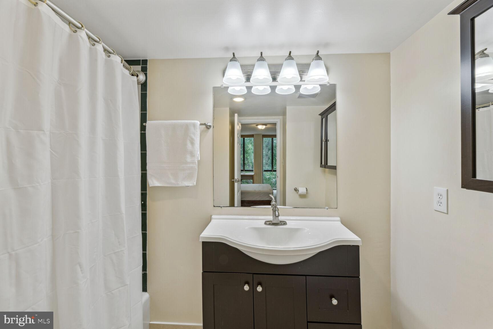 COURTHOUSE - Residential Lease