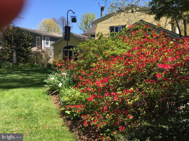 ENGLISH VILLAGE - Residential