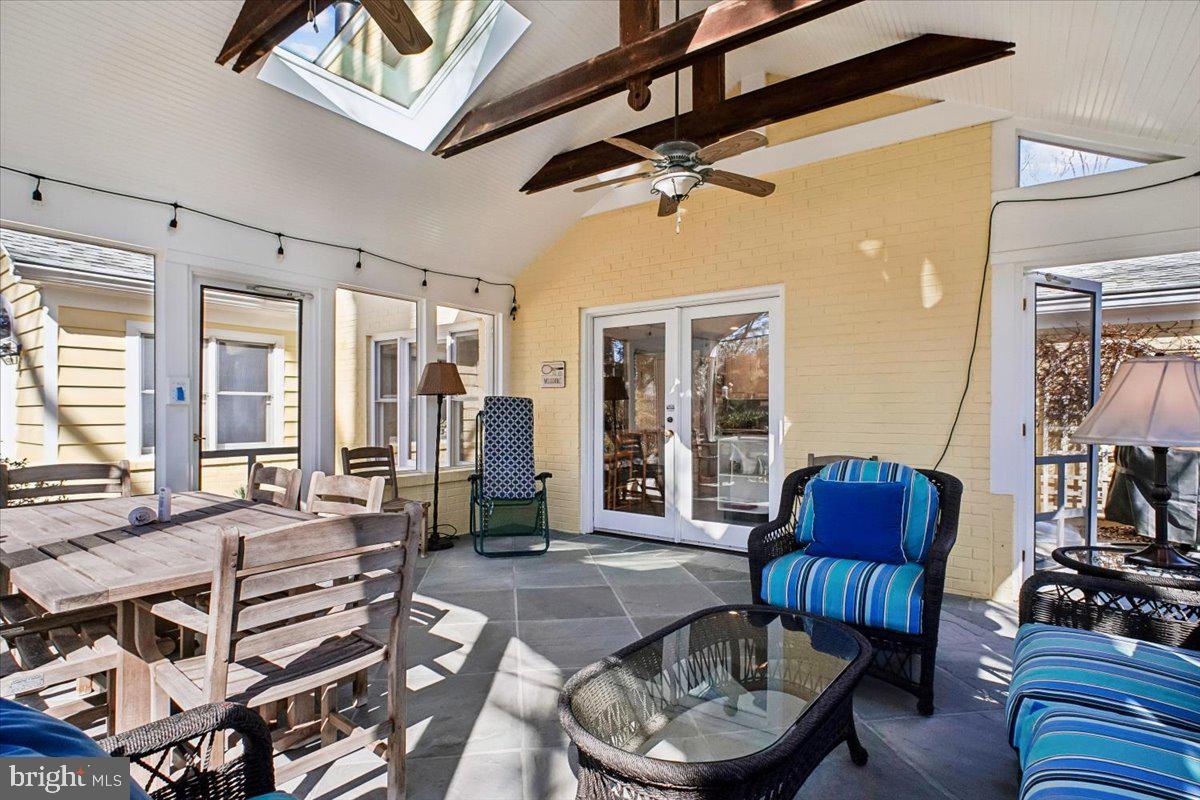 ENGLISH VILLAGE - Residential