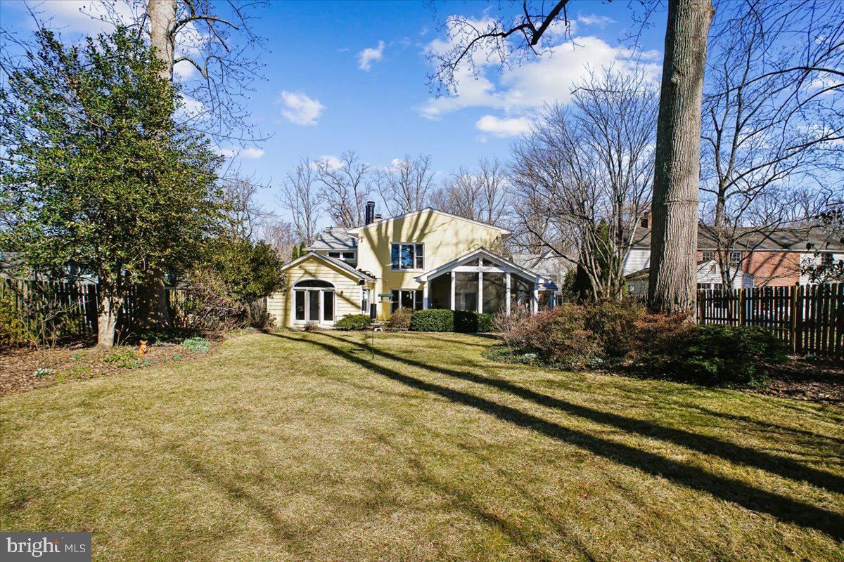 ENGLISH VILLAGE - Residential