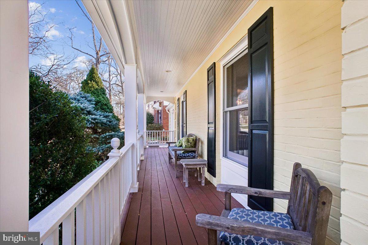 ENGLISH VILLAGE - Residential