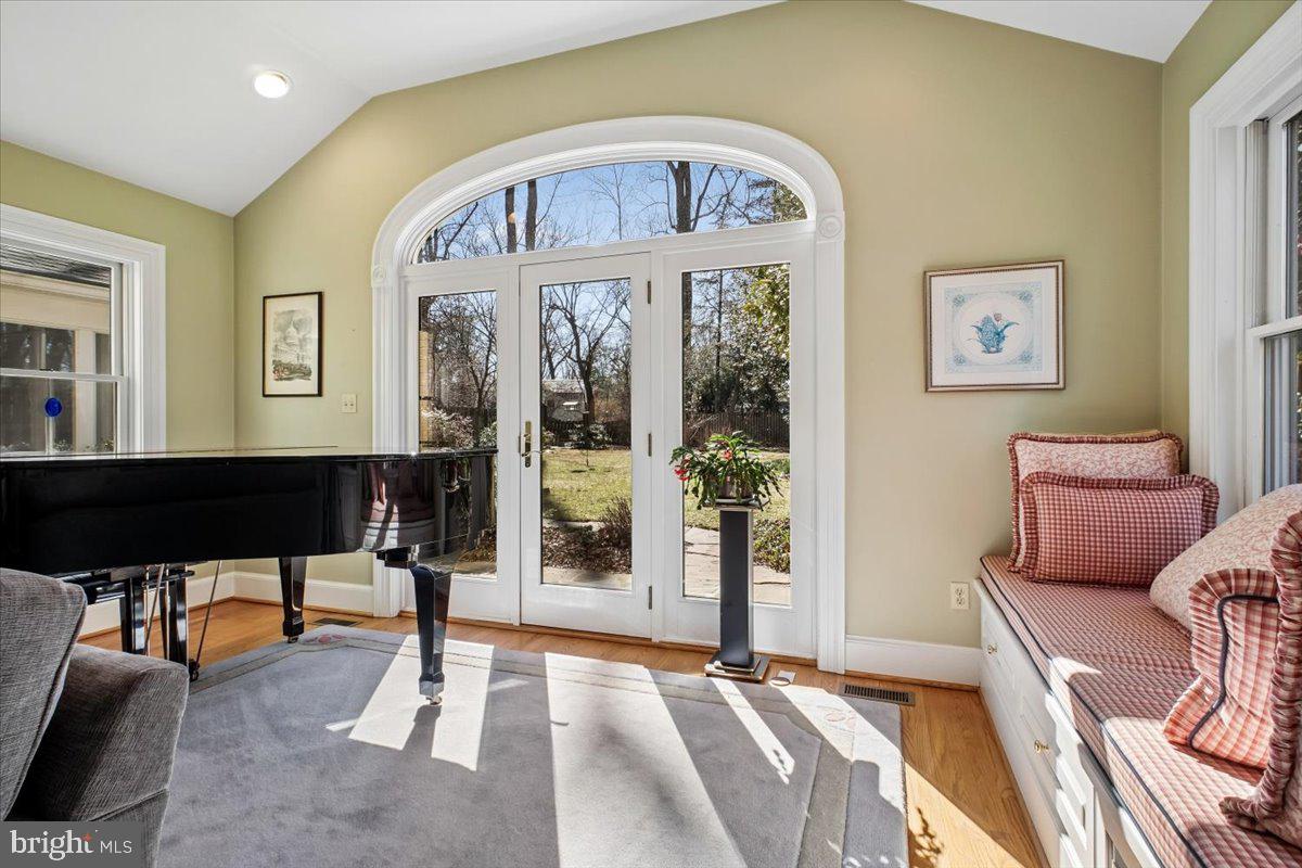 ENGLISH VILLAGE - Residential