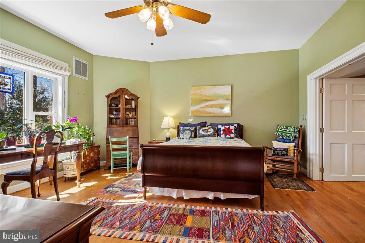 ENGLISH VILLAGE - Residential