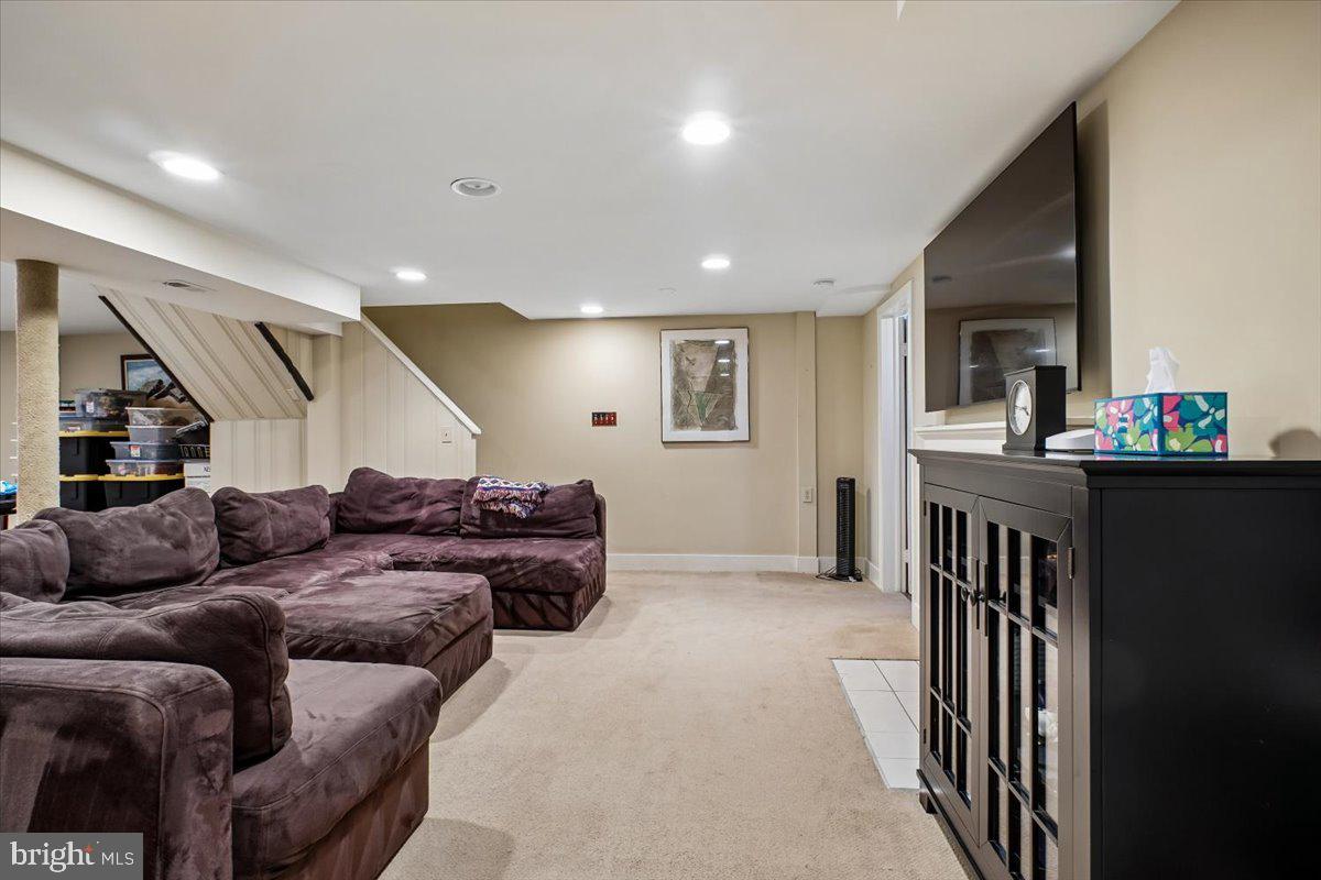 ENGLISH VILLAGE - Residential