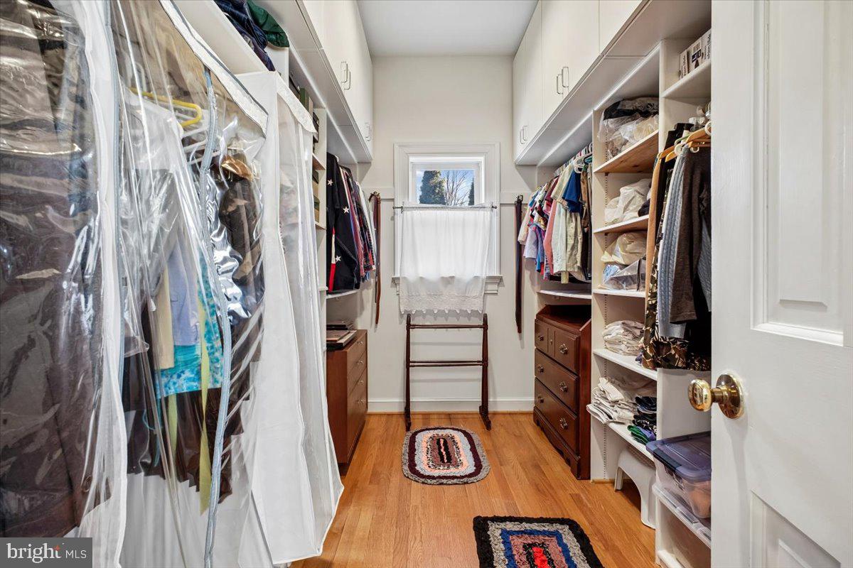 ENGLISH VILLAGE - Residential