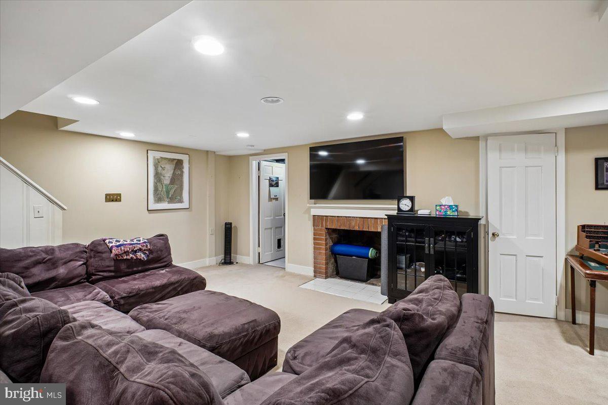 ENGLISH VILLAGE - Residential