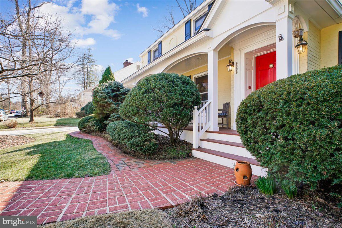 ENGLISH VILLAGE - Residential