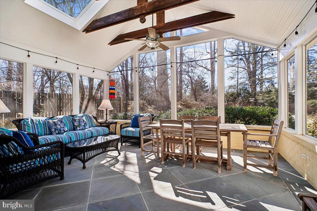 ENGLISH VILLAGE - Residential