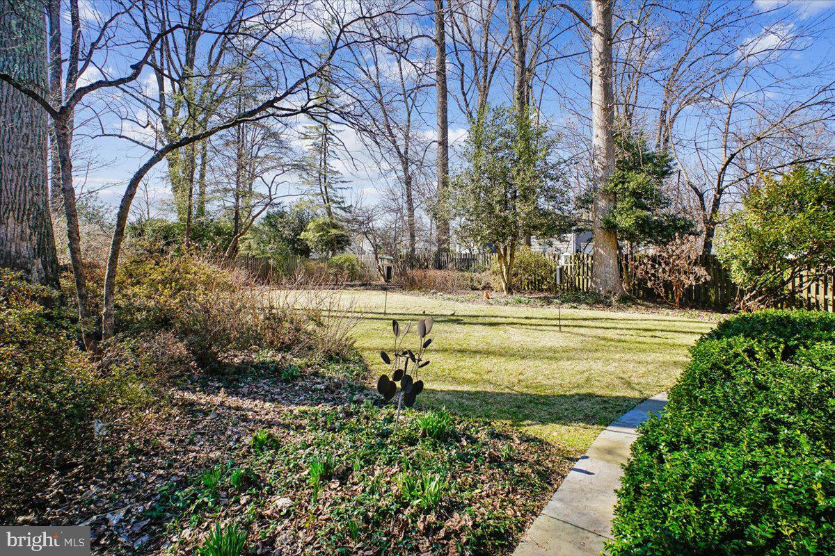 ENGLISH VILLAGE - Residential