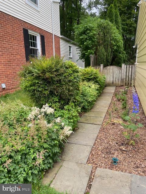 ENGLISH VILLAGE - Residential