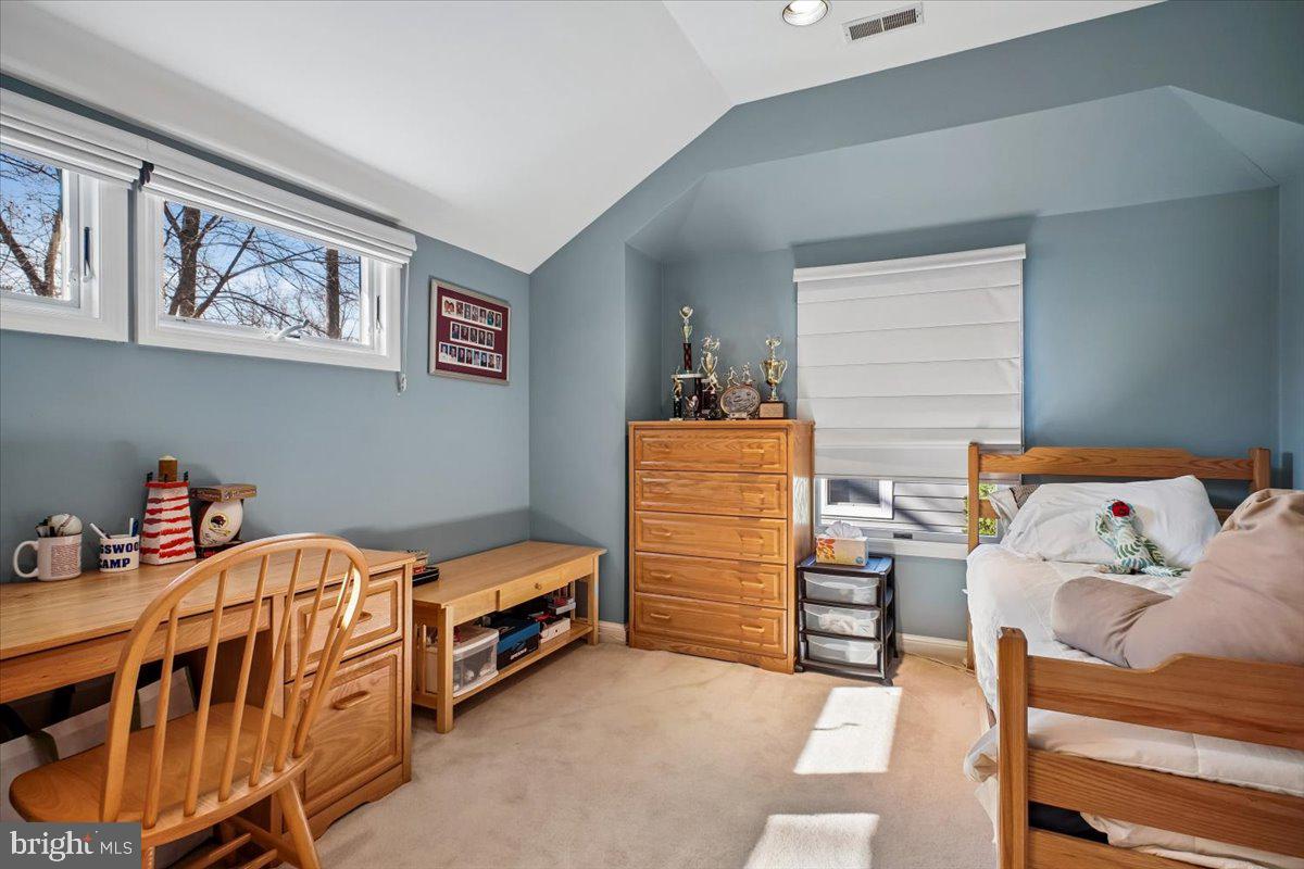 ENGLISH VILLAGE - Residential