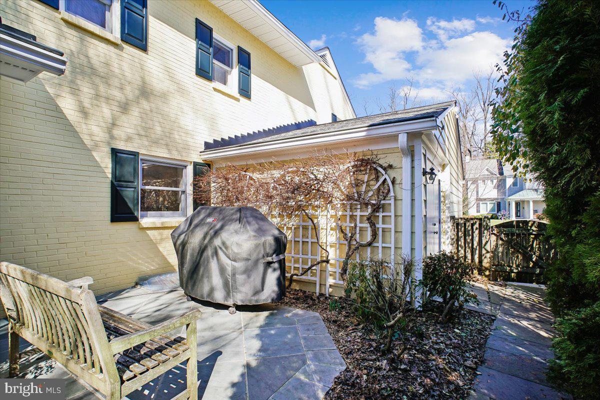 ENGLISH VILLAGE - Residential