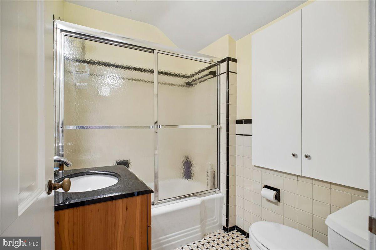 ENGLISH VILLAGE - Residential