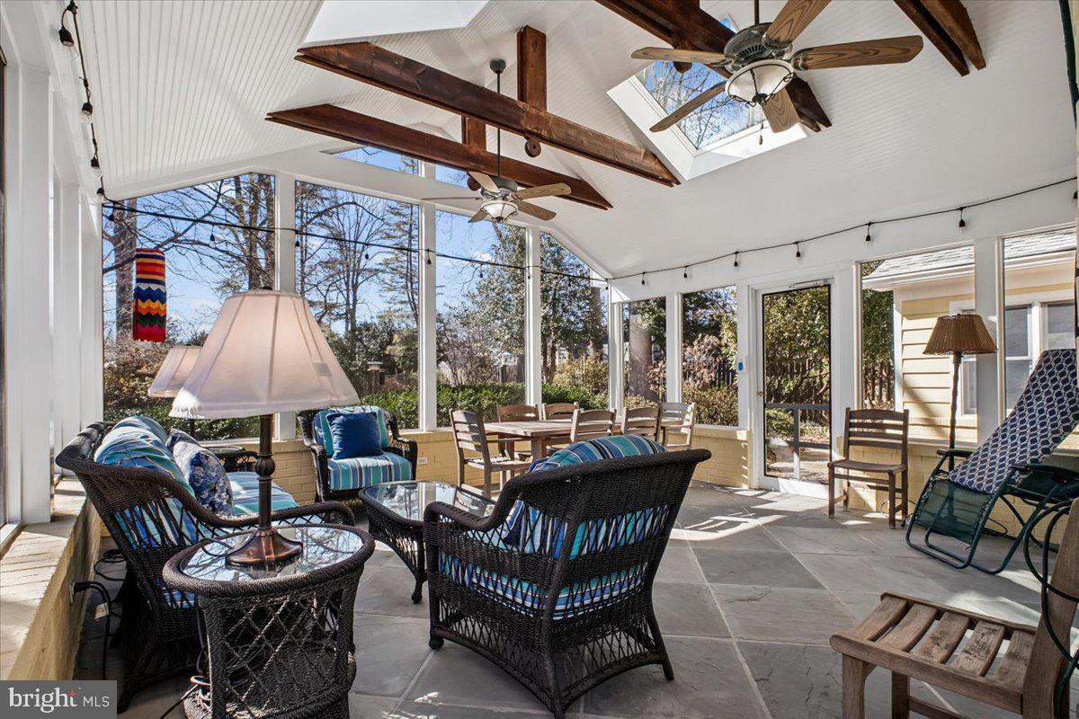 ENGLISH VILLAGE - Residential