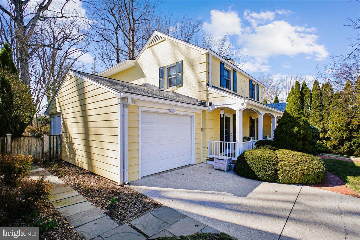 ENGLISH VILLAGE - Residential