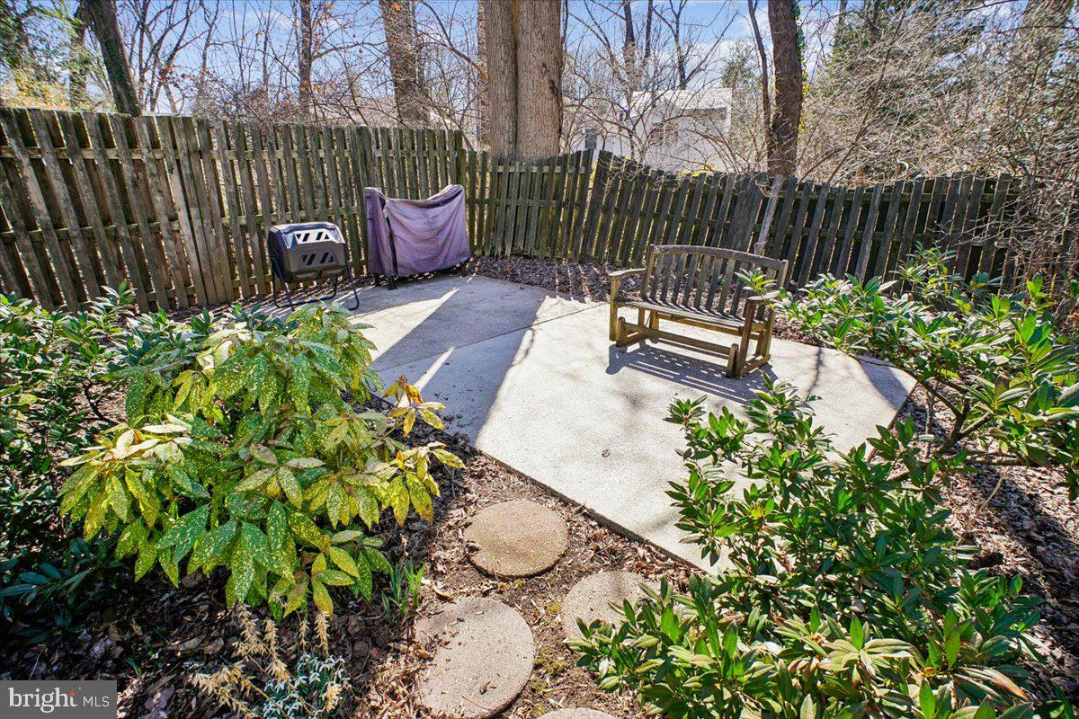 ENGLISH VILLAGE - Residential