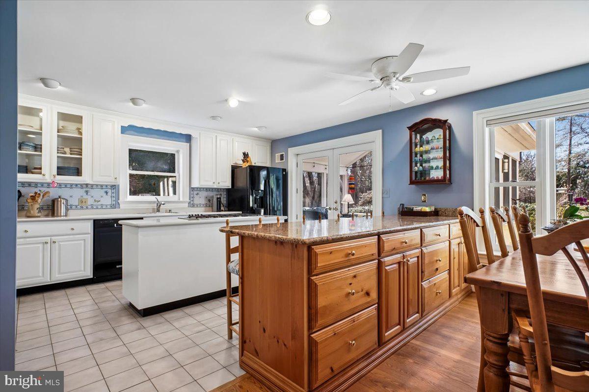 ENGLISH VILLAGE - Residential