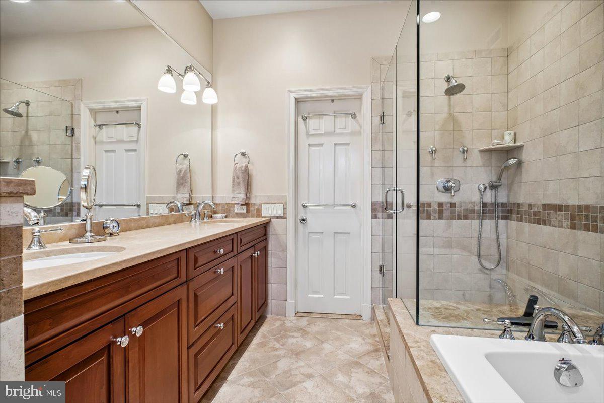 ENGLISH VILLAGE - Residential