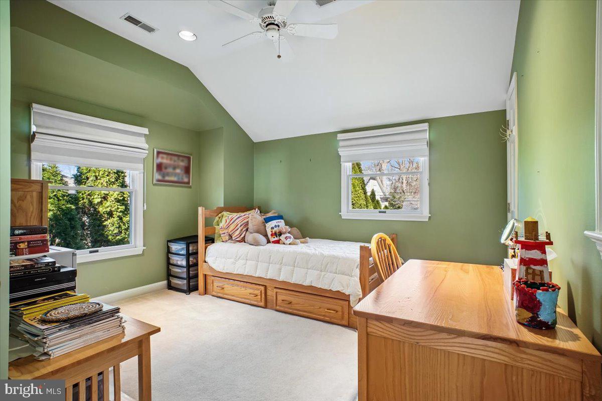 ENGLISH VILLAGE - Residential