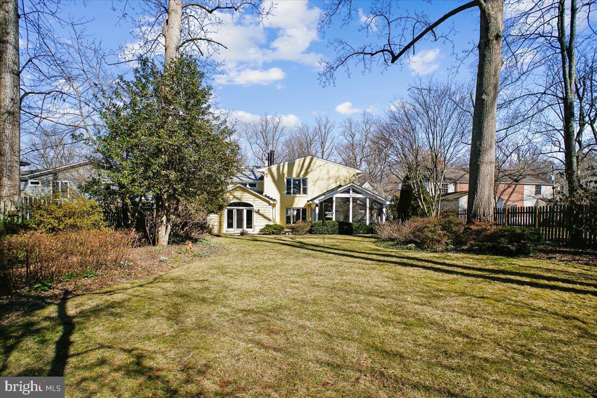 ENGLISH VILLAGE - Residential